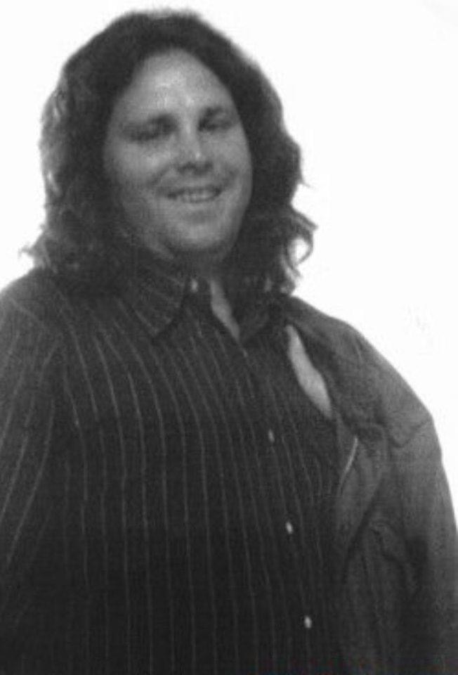 Jim Morrison in Paris 1971 | Copyright Gilles Yepremian